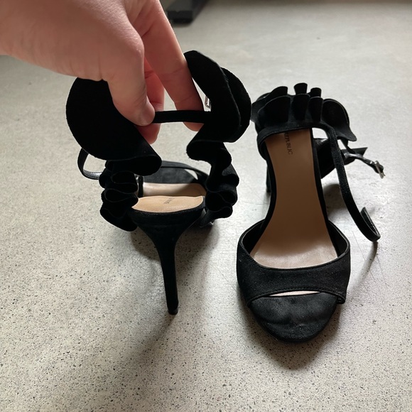 Beautiful black heels - Picture 3 of 3